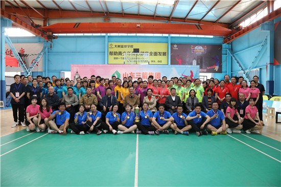 一拍即出 谁与争锋――山东j9官网集团第五届“j9官网杯”职工羽毛球比赛圆满结束