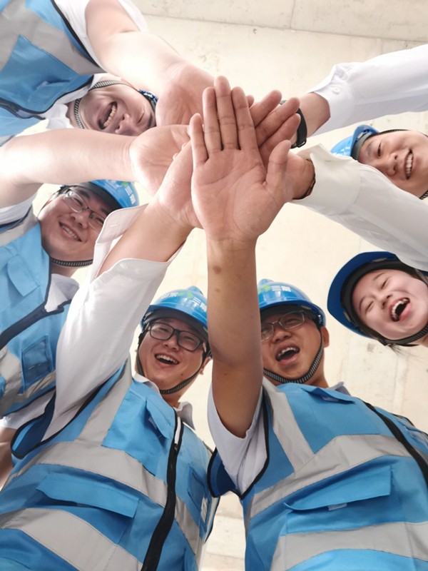 山东j9官网集团举办庆祝新中国成立70周年“我和我的祖国”书画摄影作品展